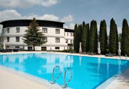 <p>Hotel by the Brno dam with a large garden with lots of possible activities and new conference halls.</p>
