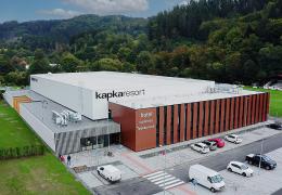 <p>Multifunkční sportovní centrum Ve Lhotě u Vsetína disponuje ubytovacími kapacitami i wellness zónou a restaurací</p>