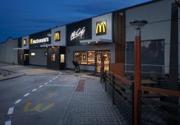 <p>Новые филиалы сети ресторанов McDonald's — традиционной сети классического фаст-фуда, известной своими бургерами</p>