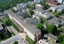 <p>V rámci modernizace klíčového pavilonu E2 Městské nemocnice Ostrava slouží VZT zařízení REMAK pro klimatizaci pr</p>