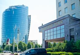 <p>A Moszkvában található Country Park 27.800 m2 alapterületével, 21 emeletével, tizenegy felvonójával, üveg homlok</p>