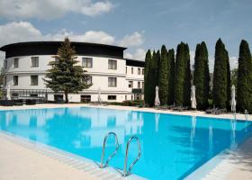 <p>Hotel by the Brno dam with a large garden with lots of possible activities and new conference halls.</p>