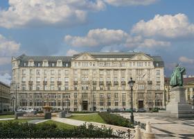 <p>Historická administrativní vládní budova v novogotickém stylu, je součástí i Maďarského národního archivu.</p>