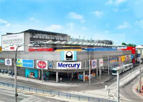 <p>V budově Mercury je obchodní centrum s mnoha prodejnami, občerstvením, službami dopravního podniku a dvoupodlažn</p>