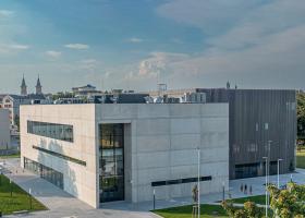 <p>Do budov nového kampusu Ostravské univerzity jsme dodali potrubní jednotky řady Vento a sestavné vzduchotechnick</p>