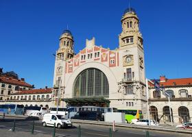 <p>Rekonstrukce vnitřních prostor Fantovy budovy na pražském hlavním nádraží, modernizace veřejně přístupných prost</p>