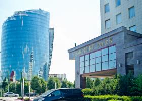 <p>For the Country Park, a newly built modern office centre in Moscow with a total area of 27.800 m2, 21 floors, el</p>