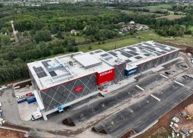 <p>Obchodní centrum s rozlohou 26 tisíc metrů čtverečních západě Hradce Králové.</p>